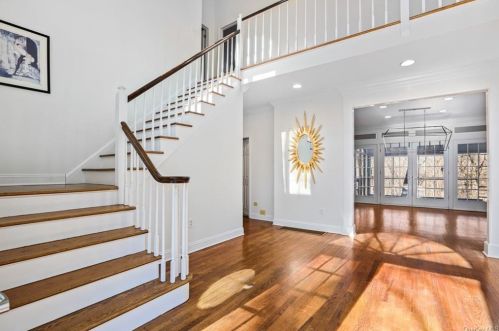 1 Canaan Cir, Lewisboro, NY 10590-2520