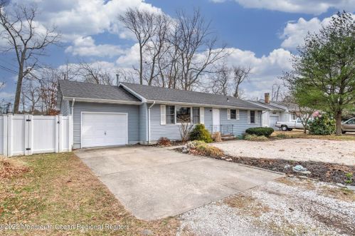 1311 Norwood St, Lacey NJ  08731-4105 exterior