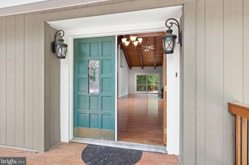 20787 Evergreen Ml Rd, Leesburg VA  20175-6412 exterior