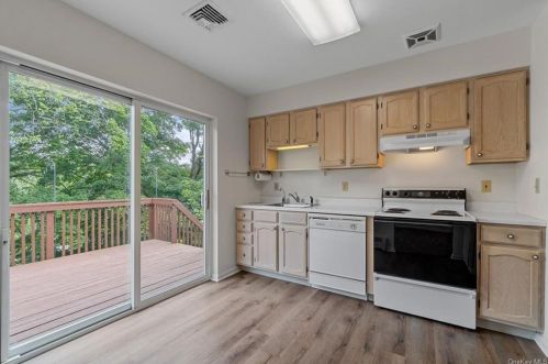 228 Monroe Ave, Monroe NY  10950-1243 exterior