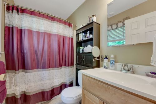 32 Arrowhead Dr, Wantage NJ  07461-1211 exterior