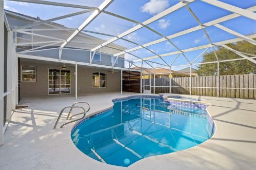 4376 Four Lakes Dr, Melbourne, FL 32940-1245