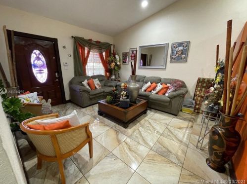 5514 27th Ln, Hialeah, FL 33016-4085