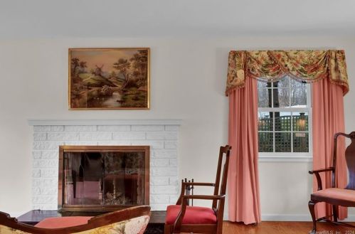 43 Walnut Ln, Northford CT  06472-1128 exterior