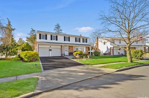 47 Columbine Ln, San Remo, NY 11754-3943