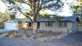 194 Cessna Dr, Bend, OR 97702-1525