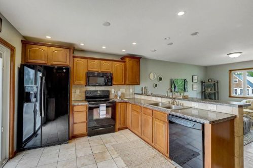 1022 121, Milwaukee WI 53226-3309 exterior