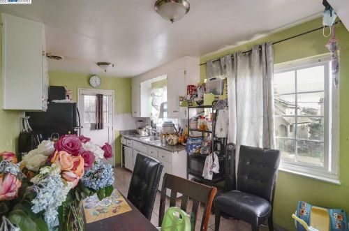 1517 51st Ave, Oakland CA 94601-5237 exterior