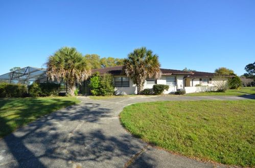 693 Augusta Rd, Winter Haven, FL 33884-1202