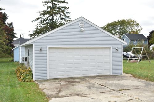 558 Western Ave, Random Lake, WI 53075-1737