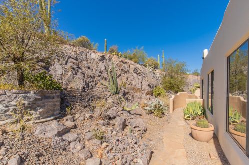 4650 Crestview Cir, Tucson AZ 85745-9207 exterior