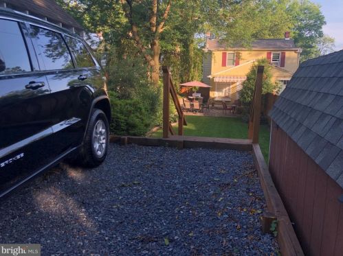 189 Oakland Ave, Gardenville PA  18901-4646 exterior