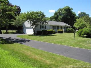 141 Cricket Ln, Orange, CT 06477-2646