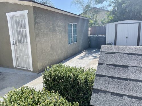 8208 Olanda St, Paramount CA 90723-2723 exterior