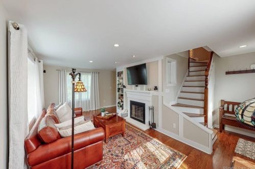 10 Spring Hill Rd, Southington CT  06489-1522 exterior