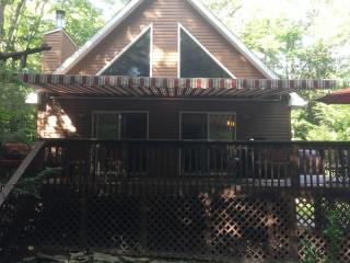 3 Cardinal Ct, Hawley, PA 18438