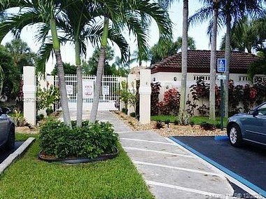 10803 3rd Ct, Hollywood, FL 33026-4010