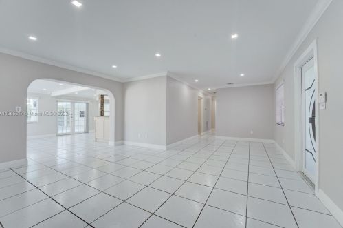 7865 185th St, Hialeah, FL 33015-2719