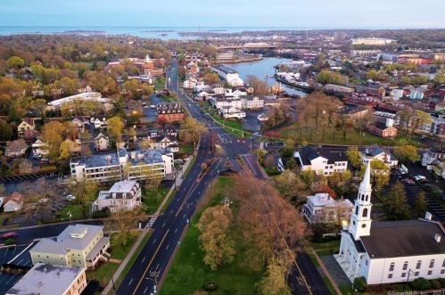 26 Un Ave, Norwalk CT 06851-3733 exterior