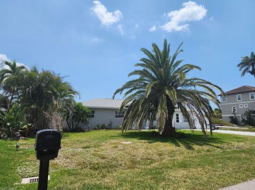 418 Seabee Ave, Naples, FL 34108-2101