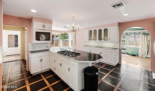 3192 Sycamore Dr, Simi Valley CA 93065-2703 exterior