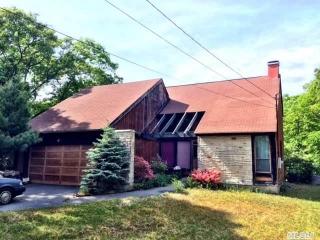 15 Hawthorne St, Selden, NY 11784-1318