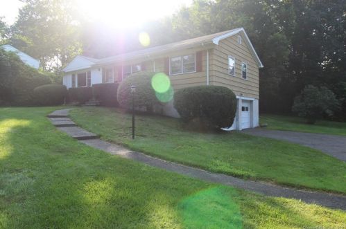 36 Lounsbury Rd, Bridgeport, CT 06611-4429
