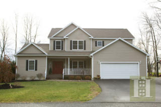 2 Greenwood Dr, Coxsackie, NY 12051-1124