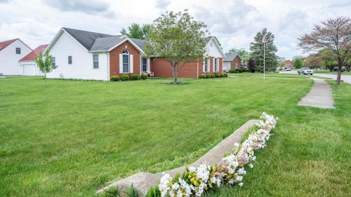 1001 Farmington Ln, Washington Ch OH  43160-8641 exterior