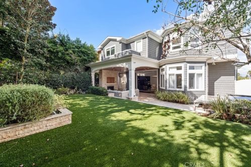 916 9th St, Manhattan Beach CA  90266-5953 exterior