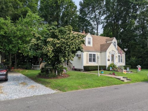 141 Riverside Dr, Milford, CT 06461-3939