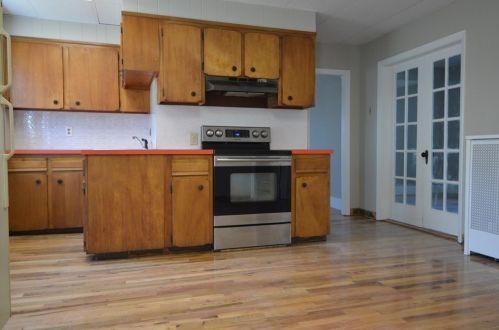 4 Maxwell Ct, Worcester MA  01607-1016 exterior