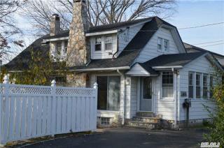 3474 Bay Front Dr, North Baldwin, NY 11510-5107