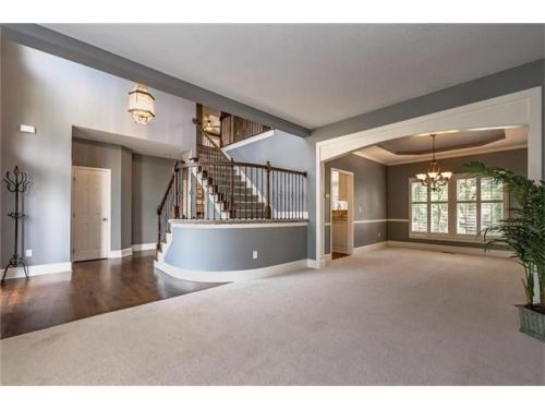 21310 81st Pl, Shawnee Mission, KS 66220-2583