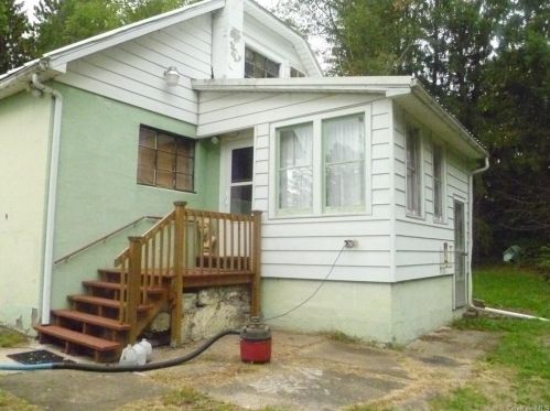 458 St Andrews Rd, Walden NY  12586-2719 exterior