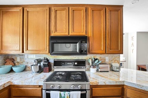 39810 Amberley Cir, Temecula CA  92591-7007 exterior