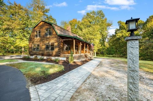 124 Hovey Rd, Londonderry, NH 03053-2935
