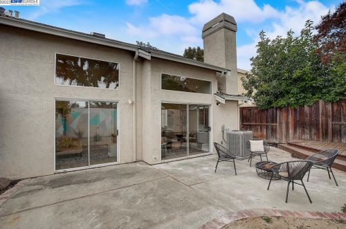1547 Trimingham Dr, Pleasanton CA  94566-8407 exterior