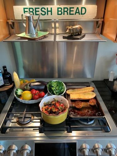 8 Maloney Ln, Middletown RI  02842-5911 exterior