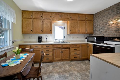1610 Wisconsin Ave, Manitowoc, WI 54220-3125