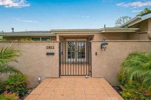 1811 College Pl, Long Beach, CA 90815-4506