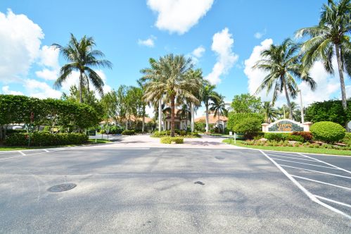 9826 Lemonwood Dr, Boynton Beach FL  33437-5454 exterior