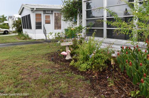 921 Laurel Cir, Sebastian, FL 32976-7298