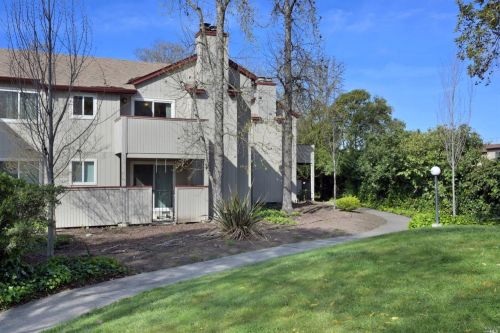 2546 Westberry Dr, Santa Rosa CA 95403-7203 exterior