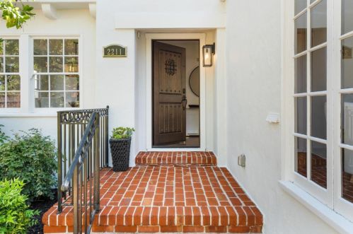 2211 Brewster Ave, Redwood City, CA 94062-2101