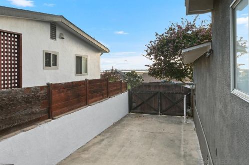 2435 Frankfort St, San Diego CA 92110-3314 exterior