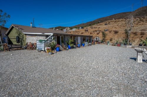 9555 Hierba Rd, Santa Clarita, CA 91390-4564