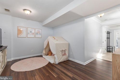 9078 Falcon Glen Ct, Bristow VA  20136-5739 exterior