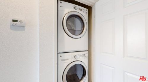 14711 Sherman Way, Van Nuys CA  91405-2215 exterior