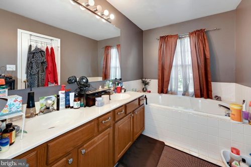 10 Birmingham Dr, Columbus NJ  08022-2342 exterior